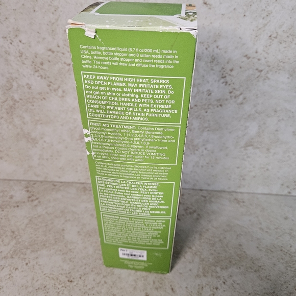 Pier One Ribbon Candy Reed Diffuser Set Home Fragrance 6.7 Fl Oz. - Picture 9 of 13